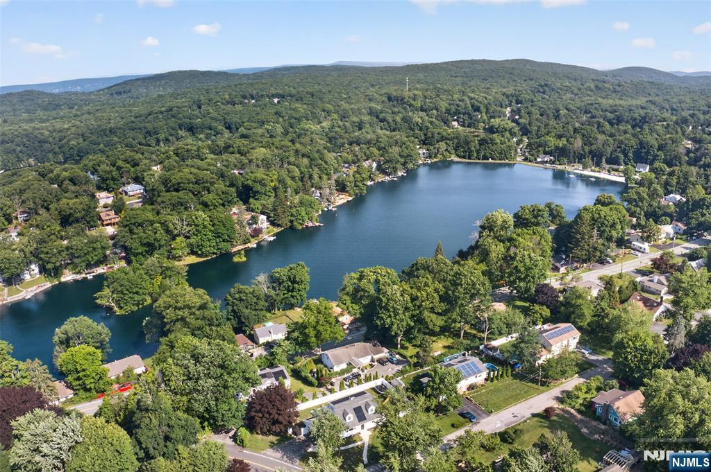 53 Lakeview Drive