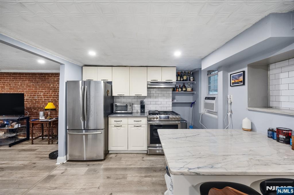 812 Garden Street 1