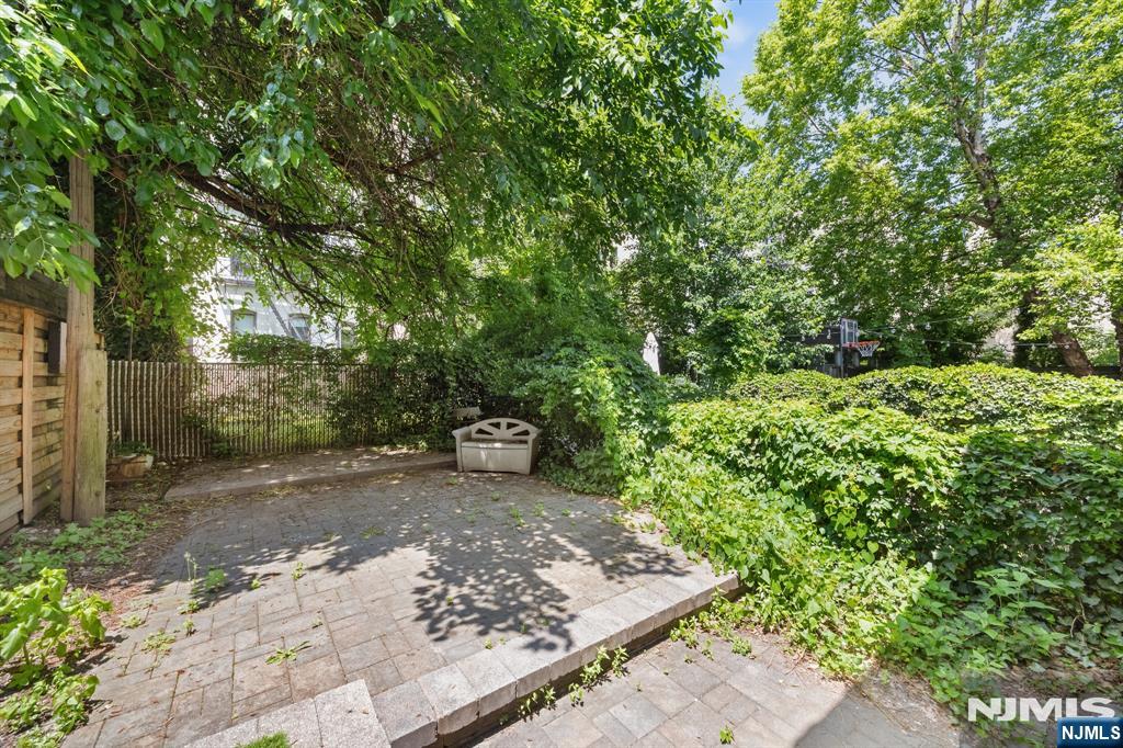 812 Garden Street 1