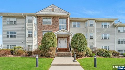 Photo of 36 Mountainview Court, Riverdale Borough, NJ 07457 (MLS # 26010836)