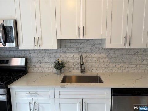 Photo of 2320 Linwood Ave #3D, Fort Lee, NJ 07024 (MLS # 26035542)