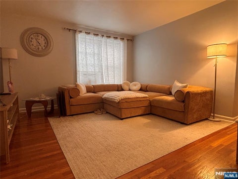 Photo of 2320 Linwood Ave #3D, Fort Lee, NJ 07024 (MLS # 26035542)