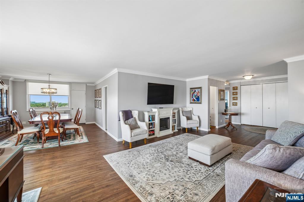 2150 Center Avenue 16G