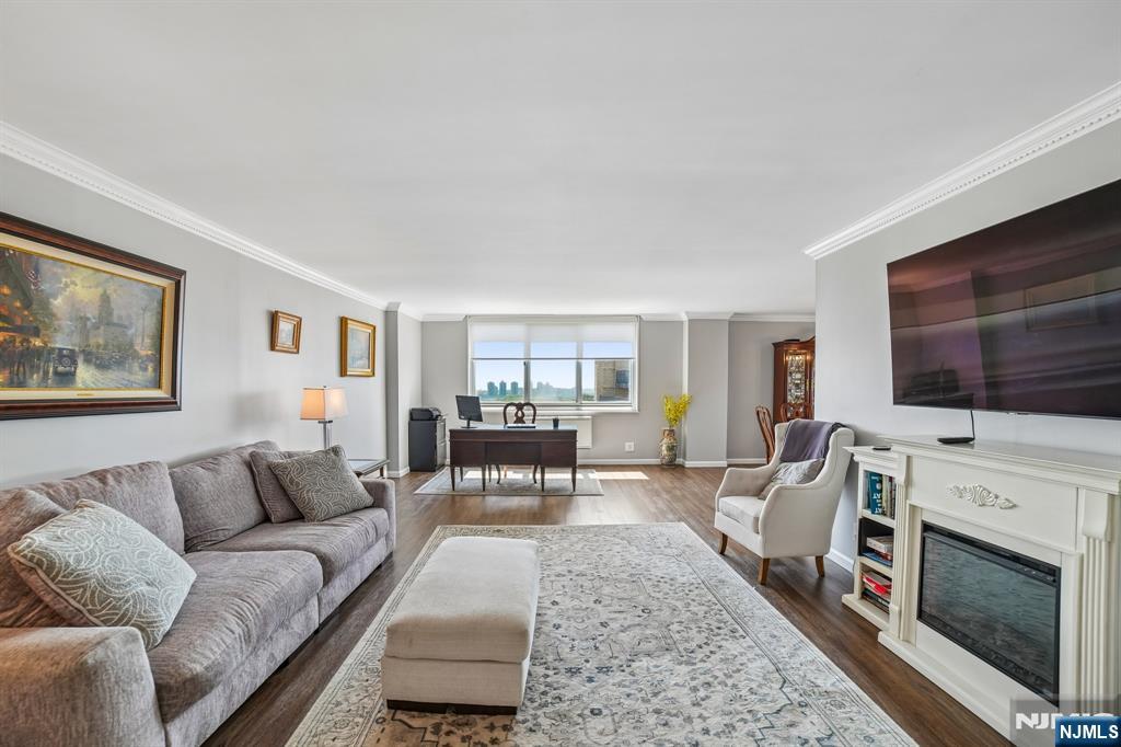 2150 Center Avenue 16G