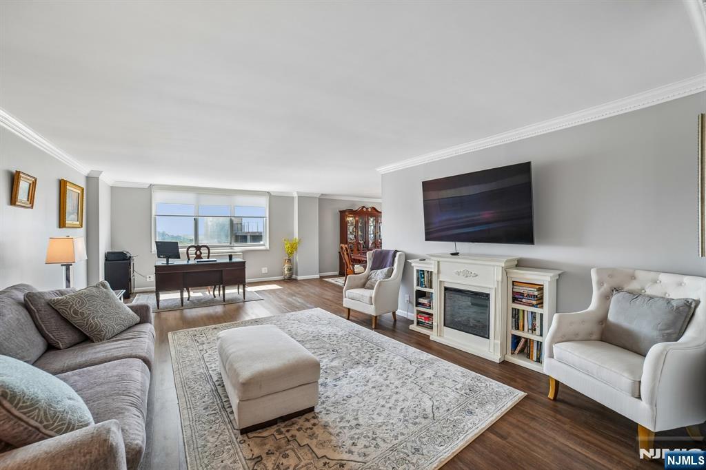2150 Center Avenue 16G