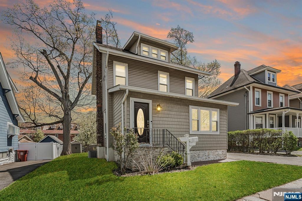 108 Union Avenue, Nutley, New Jersey - 4 Bedrooms  
2 Bathrooms  
6 Rooms - 