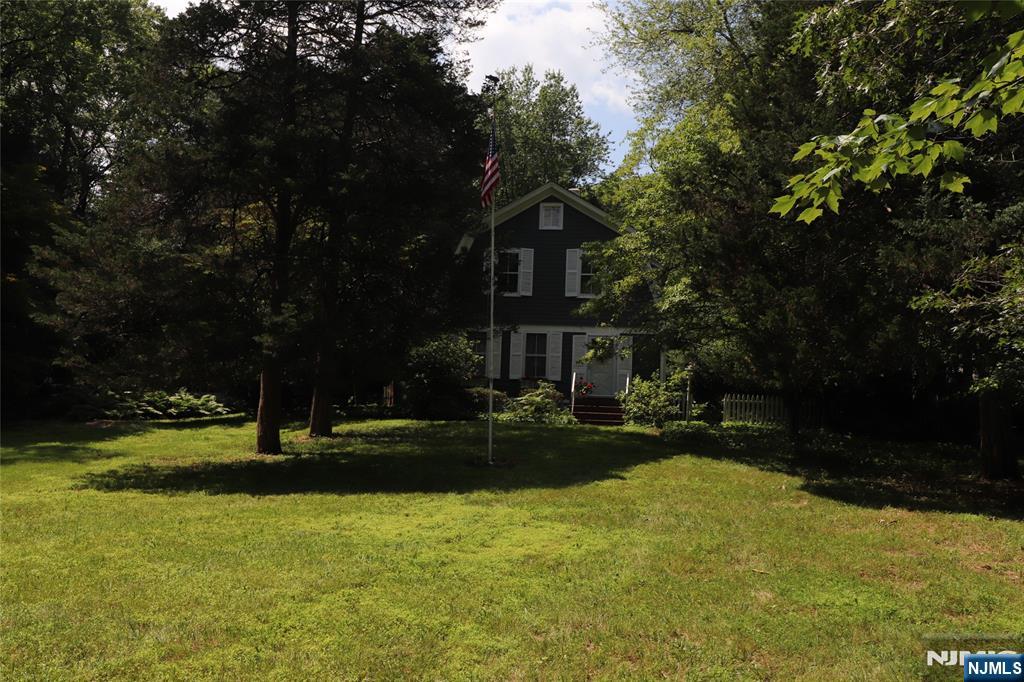 910 Colonial Road