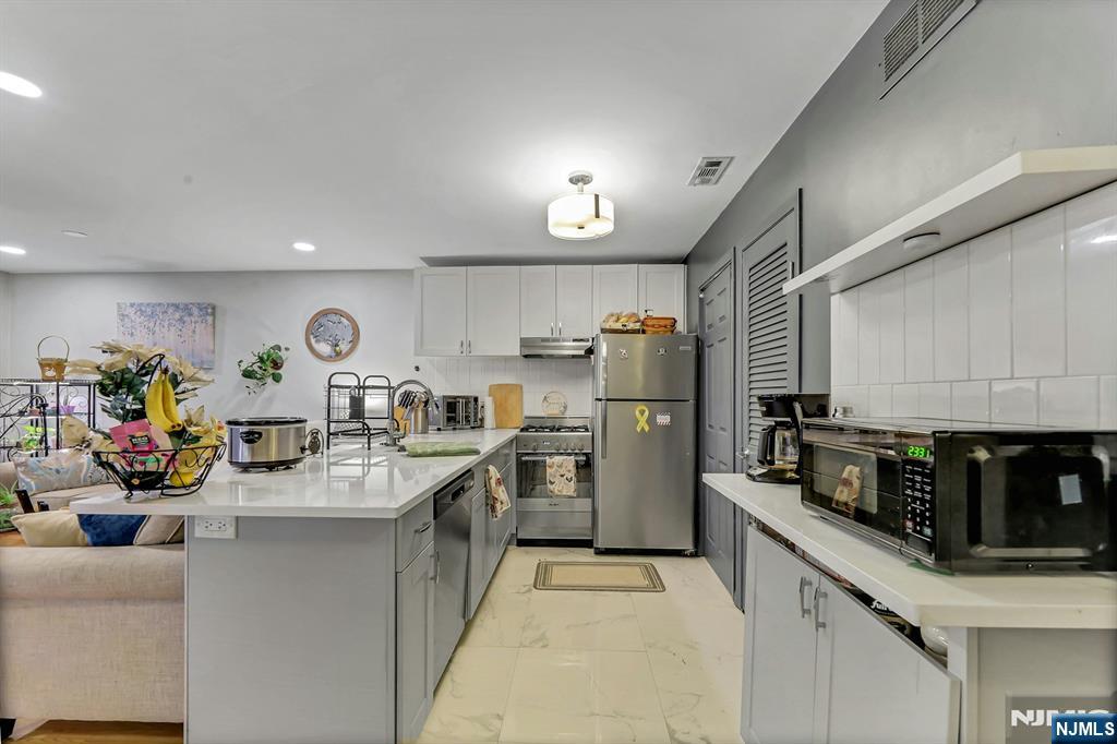 4 Davos Drive 9