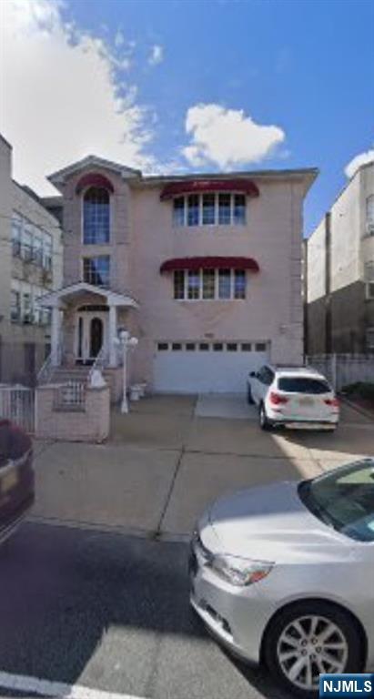 569 55th St 2, West New York, New Jersey - 3 Bedrooms  
2 Bathrooms  
7 Rooms - 