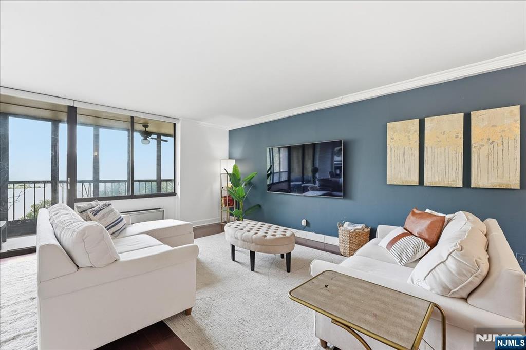 300 Winston Drive L5