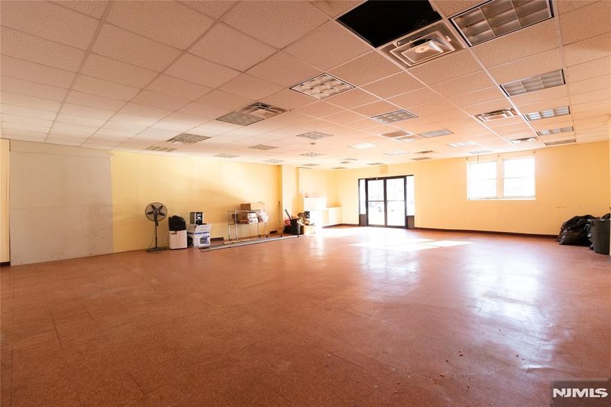 The previous owner ran a flower shop for 50 years and has since retired. There are no longer any flower shops in the town. The area has many churches and schools, and is an affluent community with an average household income of $218,416 and a low crime rate. The space is suitable for a martial arts studio, nail salon, hair salon, flower shop, church or any other business â€” simply obtain the required permits from the town. The landlord is flexible and open to various business types. Start your business NOW with zero key money! 2,000 sq ft commercial space on first floor available for lease. Open layout ready for any type of business. This is the opportunity you've been waiting for. Rare opportunity to launch your business in a brand Open commercial space features ample parking for customers and staff. Simply sign the lease and start your business from day one. A turnkey opportunity in a prime location.