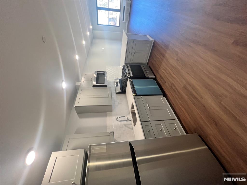 48 Spruce 202, Ridgefield Park, New Jersey - 1 Bedrooms  
1 Bathrooms  
2 Rooms - 