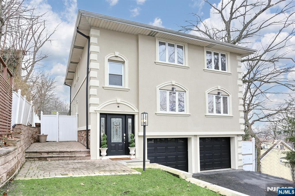 Rental Property at 618 Sketch Pl 2, Ridgefield, New Jersey - Bedrooms: 3 
Bathrooms: 1 
Rooms: 5  - $3,000 MO.