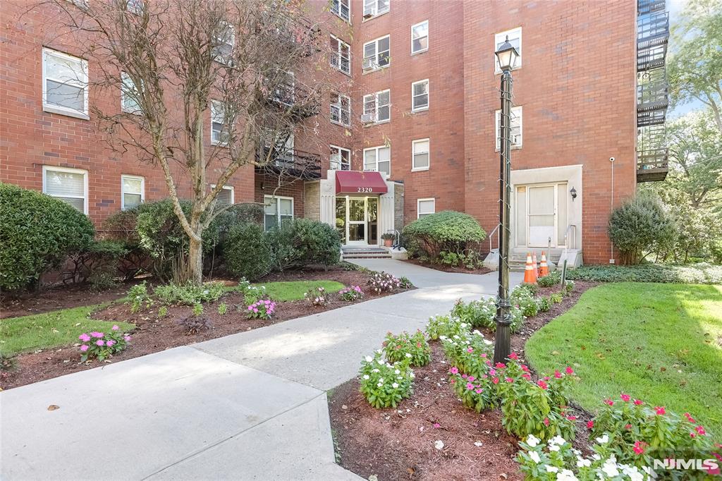 2320 Linwood Avenue 4B