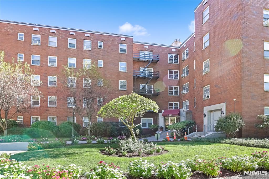 2320 Linwood Avenue 4B