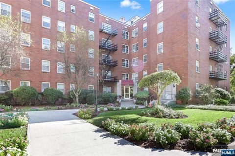 2320 Linwood Avenue 4B Fort Lee NJ 07024