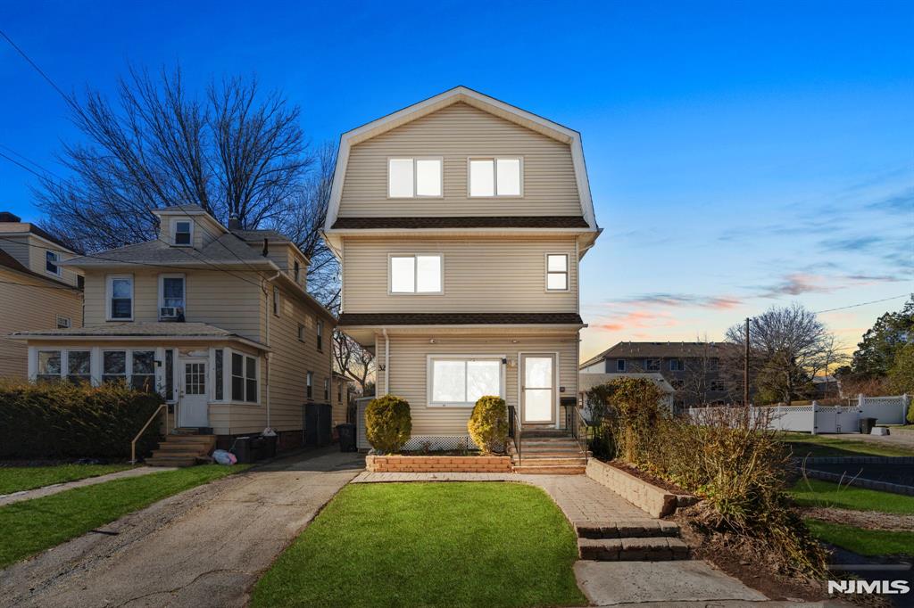 Property for Sale at 32 Mineral Spring Avenue, Passaic, New Jersey - Bedrooms: 6 
Bathrooms: 3 
Rooms: 12  - $699,000