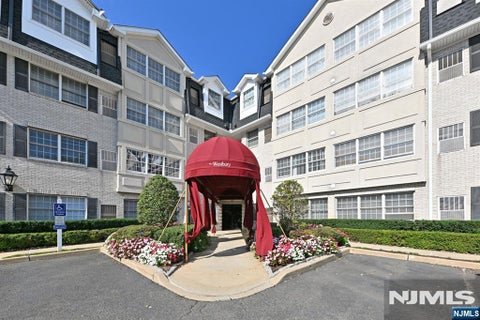 Photo of 131 Clinton Pl #214, Hackensack, NJ 07601 (MLS # 26040259)