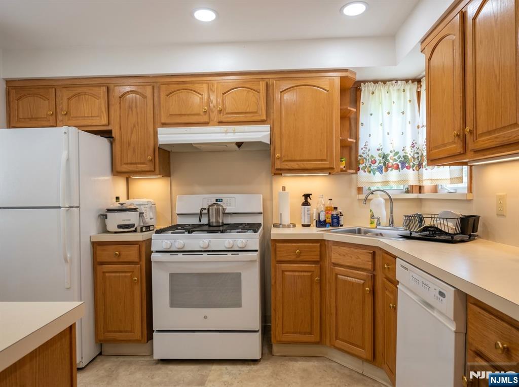 1255 Tuxedo Square