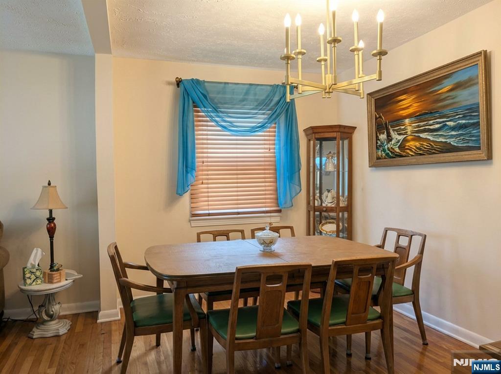 1255 Tuxedo Square