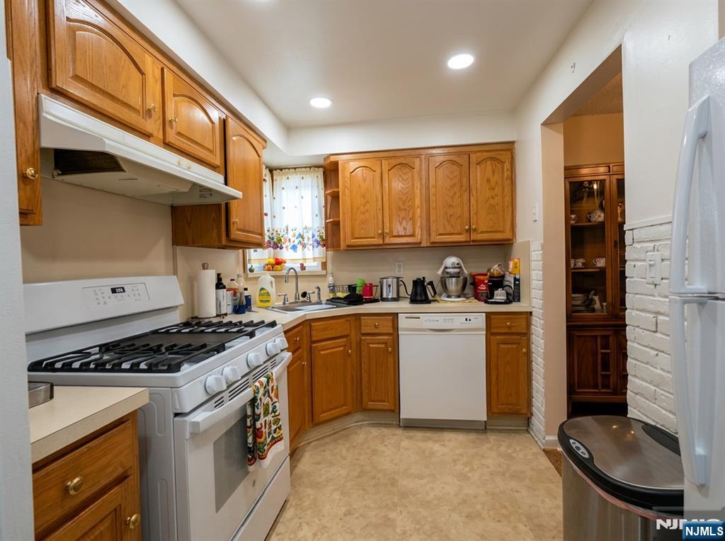 1255 Tuxedo Square