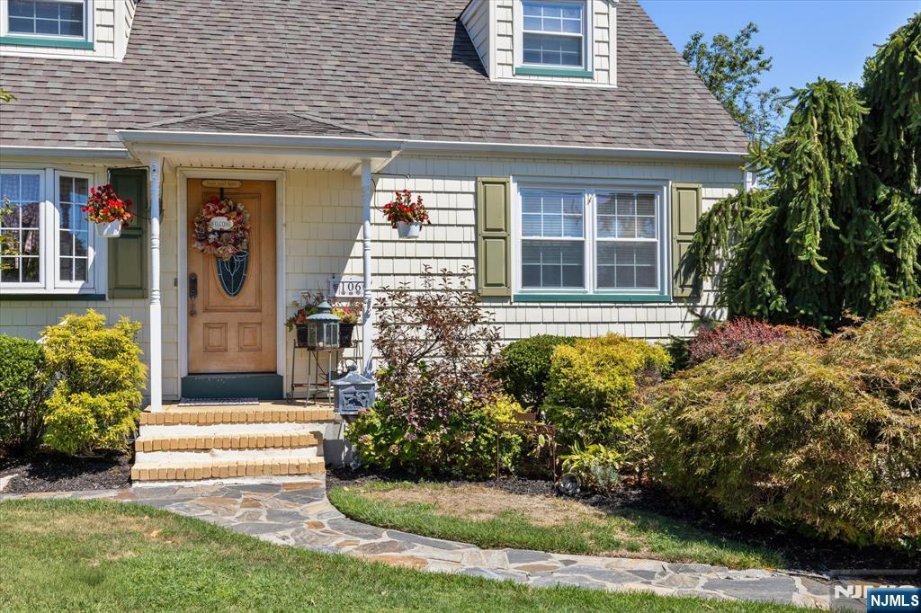 106 Hobart Avenue
