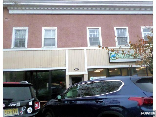 Rental Property at 196 Rock Rd 2 B, Glen Rock, New Jersey - Bedrooms: 2 
Bathrooms: 1 
Rooms: 5  - $2,800 MO.