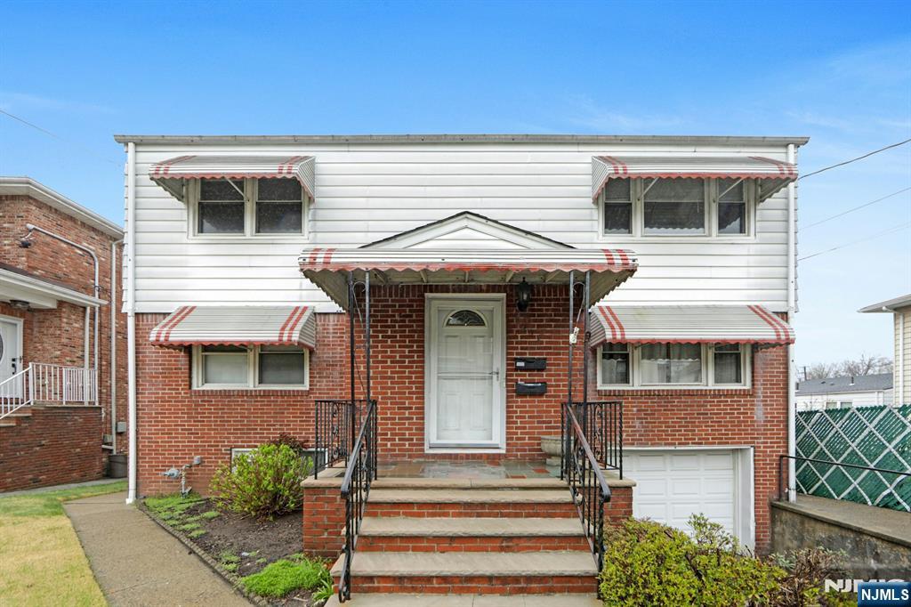 Rental Property at 271 7th St 2nd Floor, Palisades Park, New Jersey - Bedrooms: 2 
Bathrooms: 1 
Rooms: 5  - $2,700 MO.