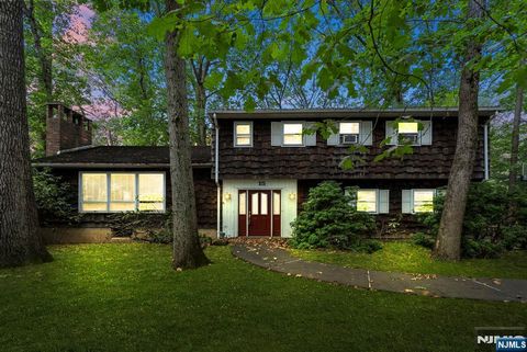 Photo of 15 Dorotockeys Lane, Old Tappan, NJ 07675 (MLS # 25031031)