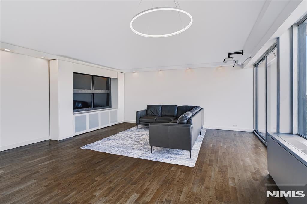 Homes for Sale in Northern NJ | ThisIsRiverEdge.com 2 Horizon Road 812