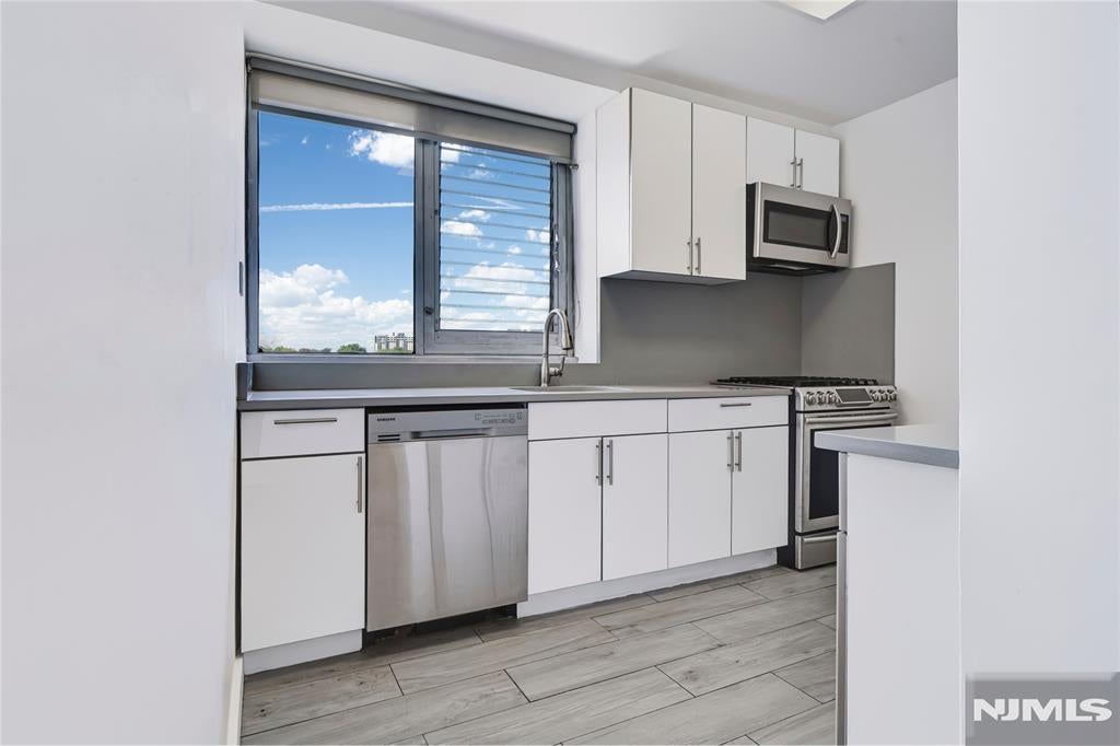 Homes for Sale in Northern NJ | ThisIsRiverEdge.com 2 Horizon Road 812