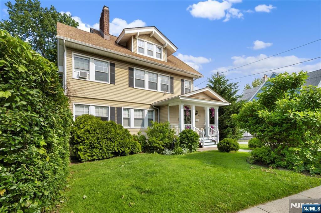 422 Valley Road, Montclair, New Jersey - 7 Bedrooms  
3 Bathrooms  
17 Rooms - 