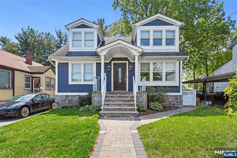 MLS: 25016368