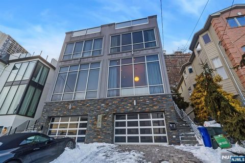 Photo of 760 Undercliff Ave #B, Edgewater, NJ 07020 (MLS # 26005805)