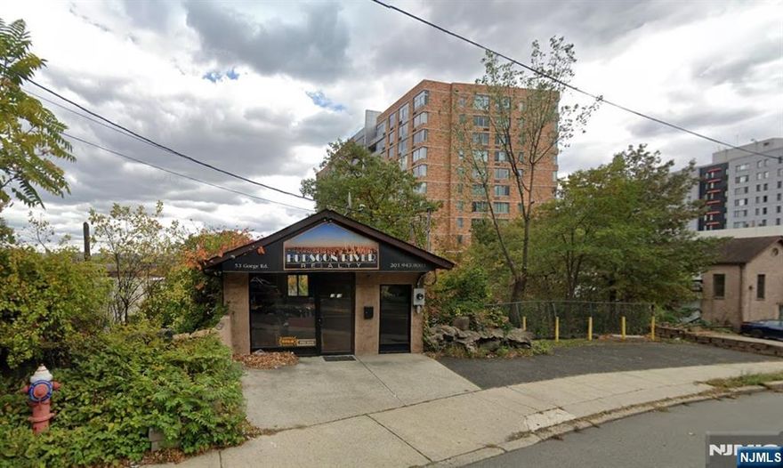 Location, Location, Location!! Nice office situated on a high traffic location with great NYC and Hudson River views. Many possibilities for office or retail space with store front window entrance and open floor plan with vaulted ceiling. Steps away from City Place, Edgewater Harbor and Edgewater Commons shopping malls. Near all restaurants and major stores. This one won't last!!