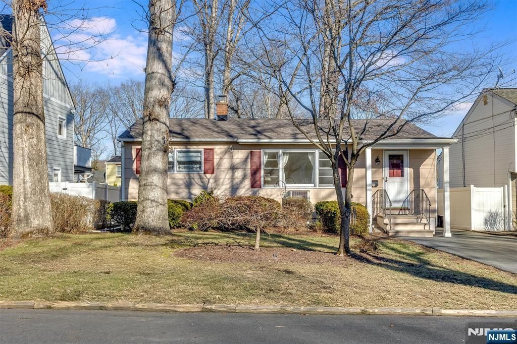 Photo of 144 Redwood Avenue, Wayne, NJ 07470 (MLS # 26008042)