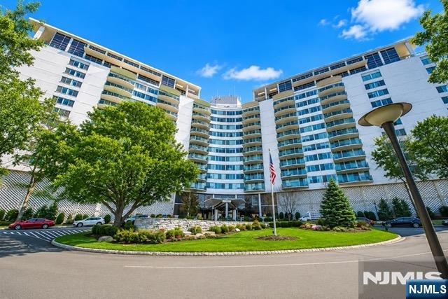 1 Claridge Drive 114