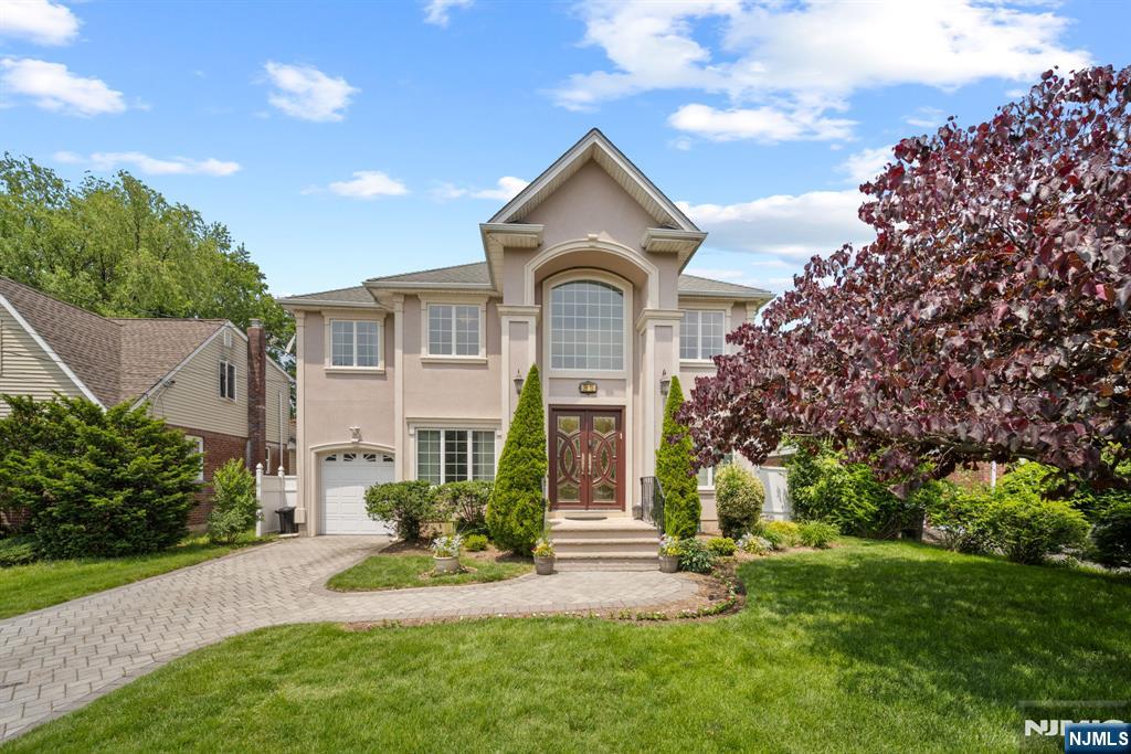 Property for Sale at 3615 Garden View Terrace, Fair Lawn, New Jersey - Bedrooms: 5 
Bathrooms: 3 
Rooms: 10  - $1,099,000