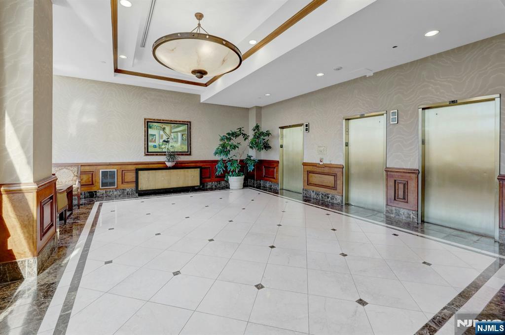 100 Old Palisade Road 906