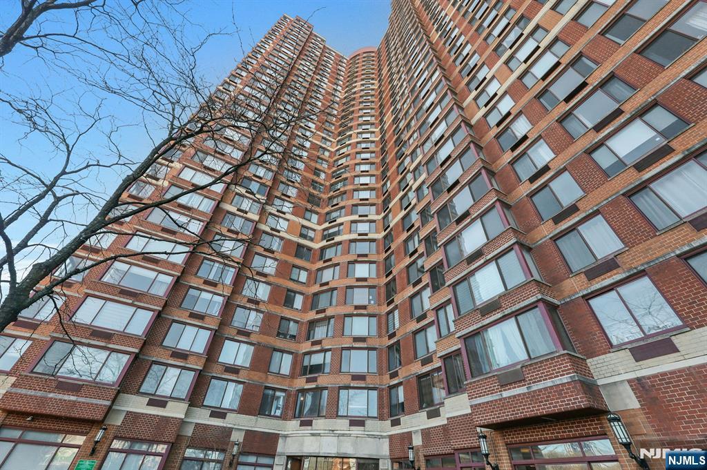 100 Old Palisade Road 906