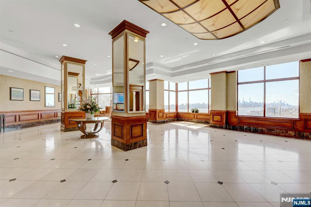 100 Old Palisade Road 906