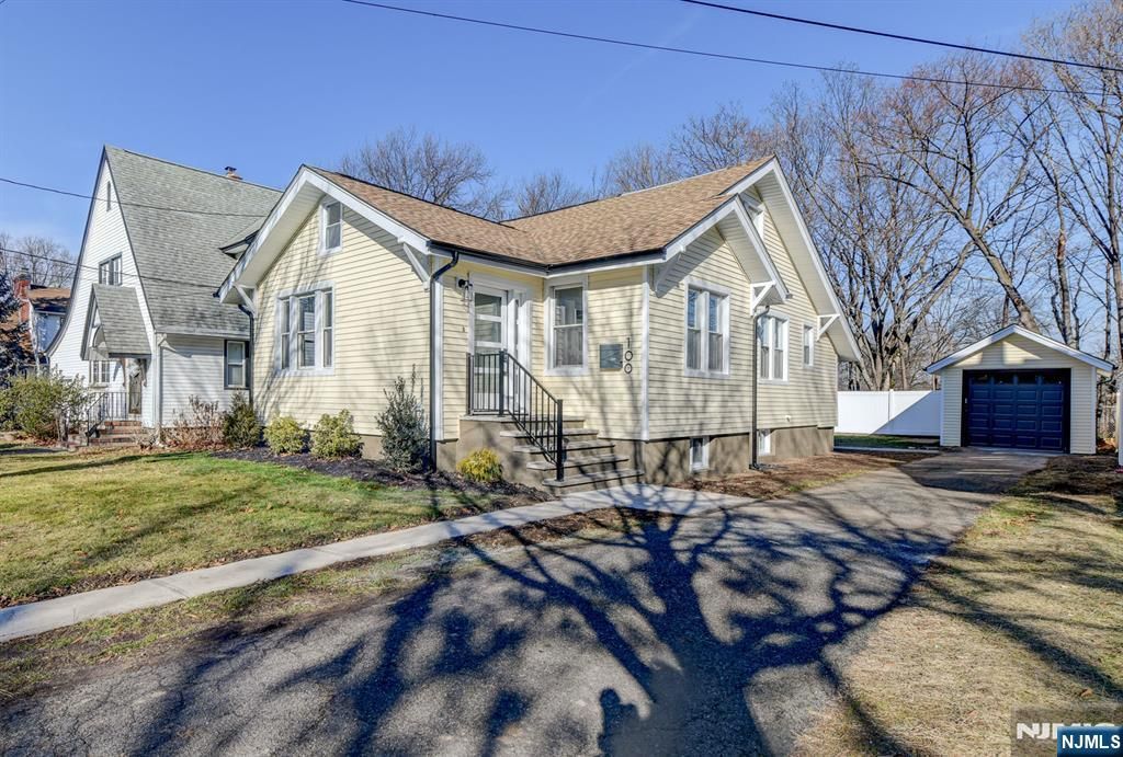 Photo of 100 Arthur St, Ridgefield Park, NJ 07660 (MLS # 26001759)