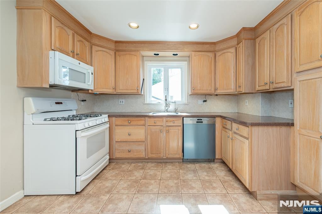 10 Fernwood Drive
