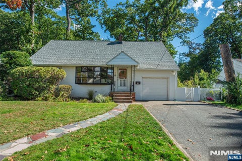 Photo of 10 Fernwood Drive, Fair Lawn, NJ 07410 (MLS # 26037175)