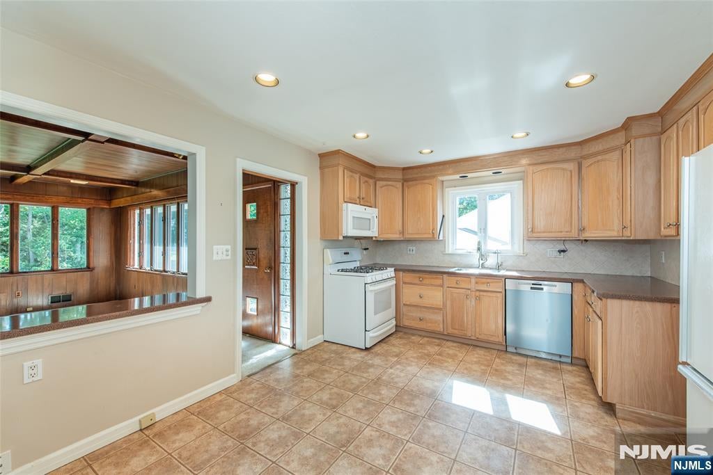 10 Fernwood Drive