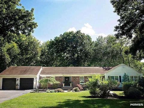 7 Goose Cove Lane Ramsey NJ 07446