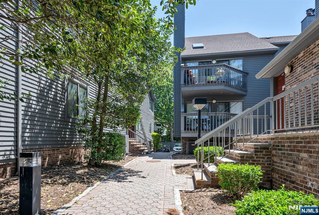 1566 Anderson Avenue 66J