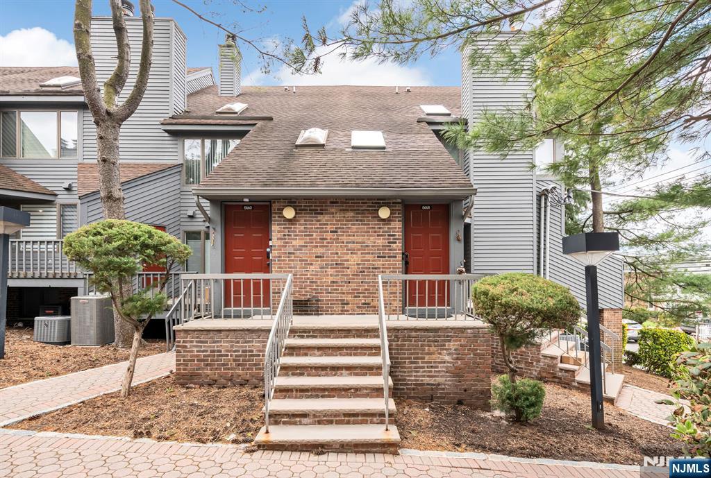 1566 Anderson Avenue 66J