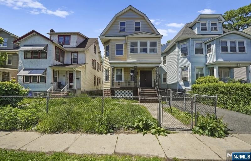 253 Burnett Street