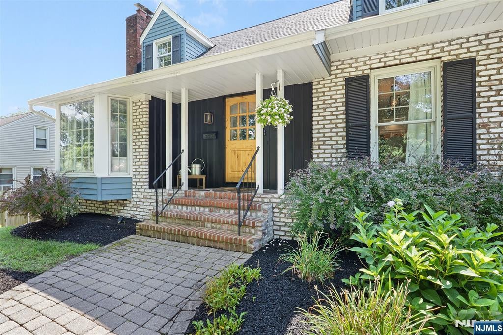 32 Foothill Drive